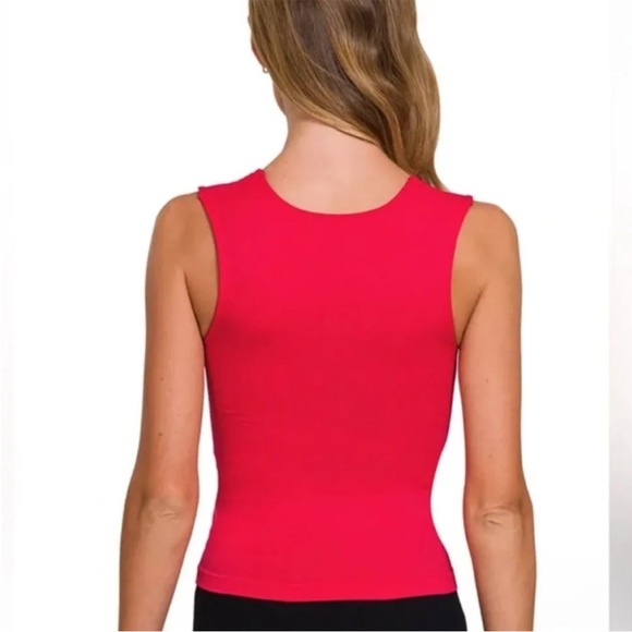 Zenana Red Seamless U-Neck Cropped Tank Top Built-In Bra S/M - Picture 2 of 3